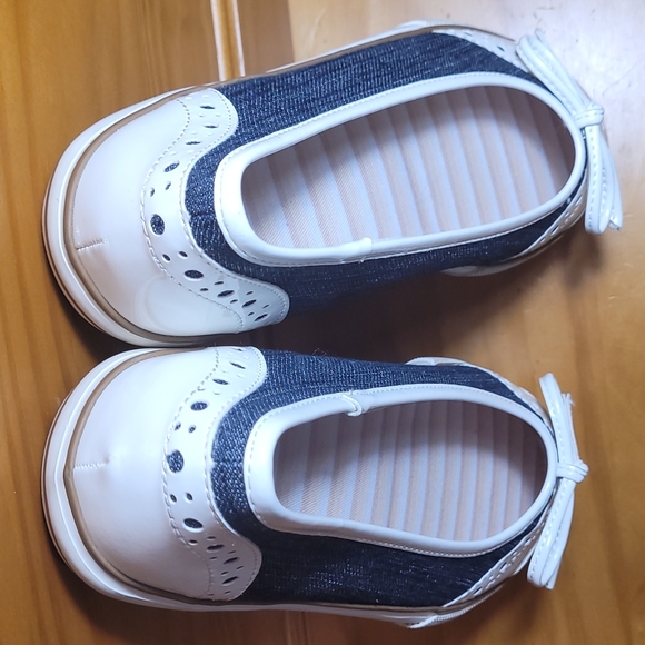 Super Cute Tooled Patent Leather Flats 🦋 - Picture 9 of 12